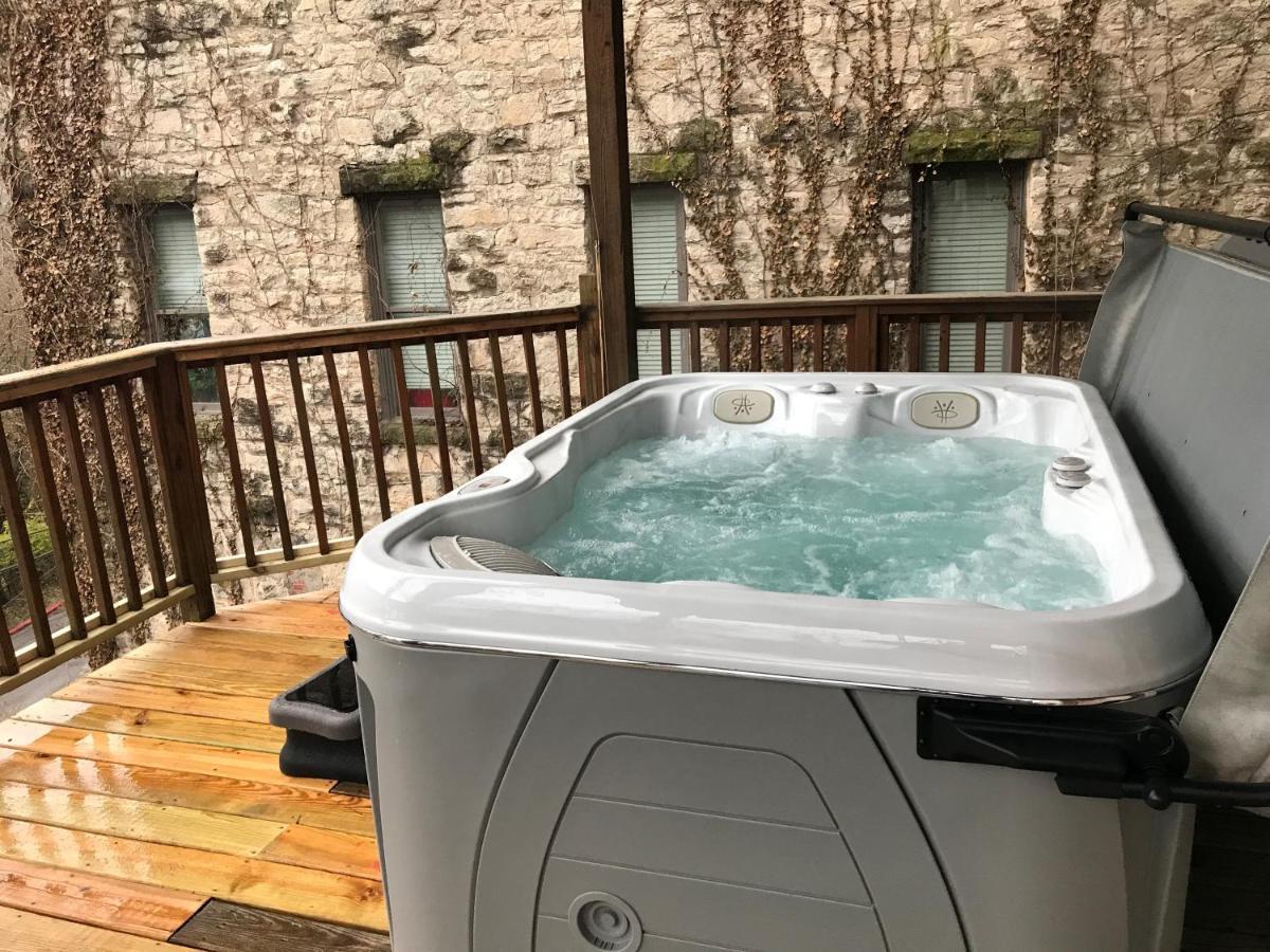 Private Luxury Suite With Hot Tub Downtown Eureka Springs Exterior photo